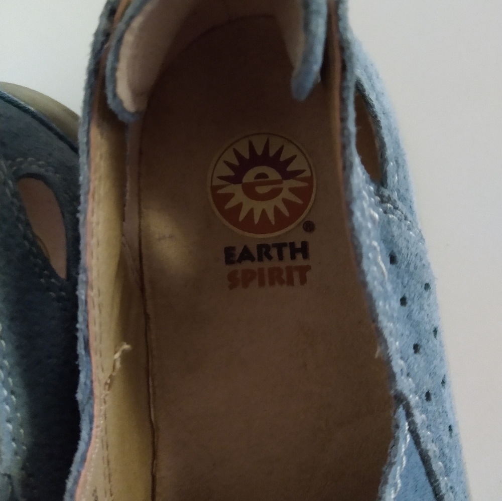 Sandals - Picture 2 of 3